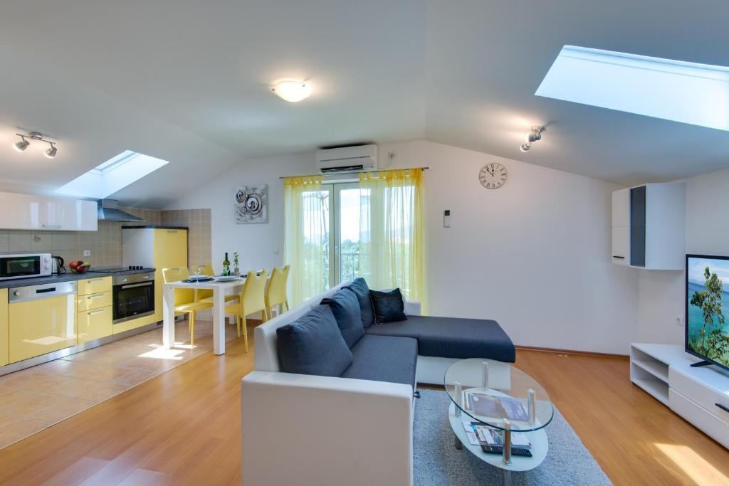 Kuchyň nebo kuchyňský kout v ubytování Apartmani Admiral