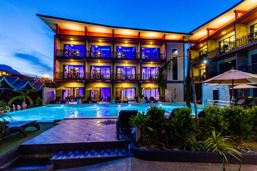 Bazén v ubytování Coco Bella Hotel nebo v jeho okolí