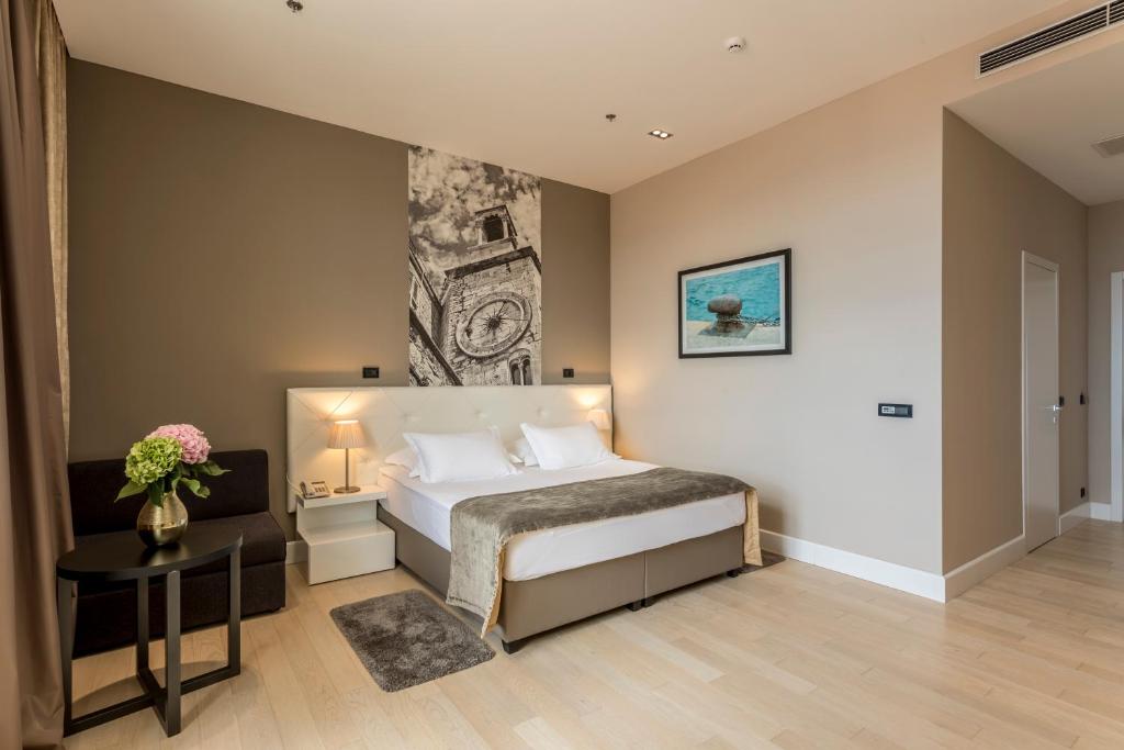 Cornaro Hotel - Resim 12