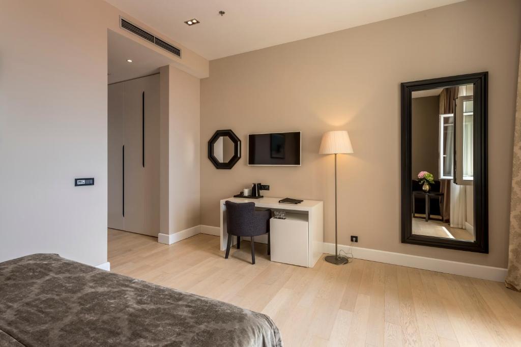 Posteľ alebo postele v izbe v ubytovaní Cornaro Hotel