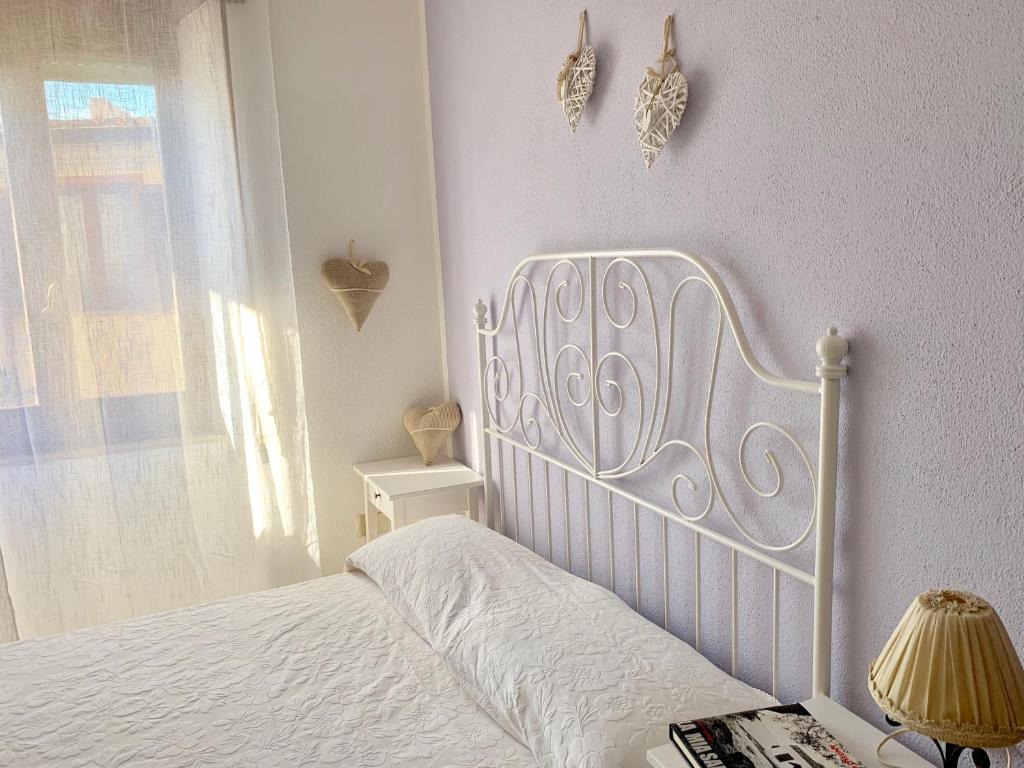 เตียงในห้องที่ A Casa di Nonno Dorgali