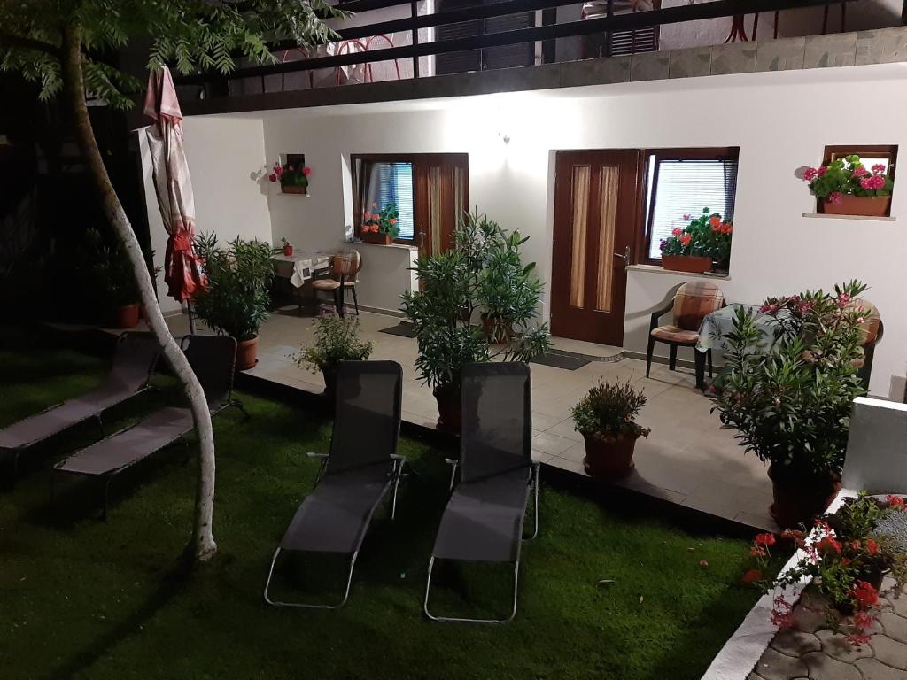 Vonkajšia záhrada v ubytovaní House Osana
