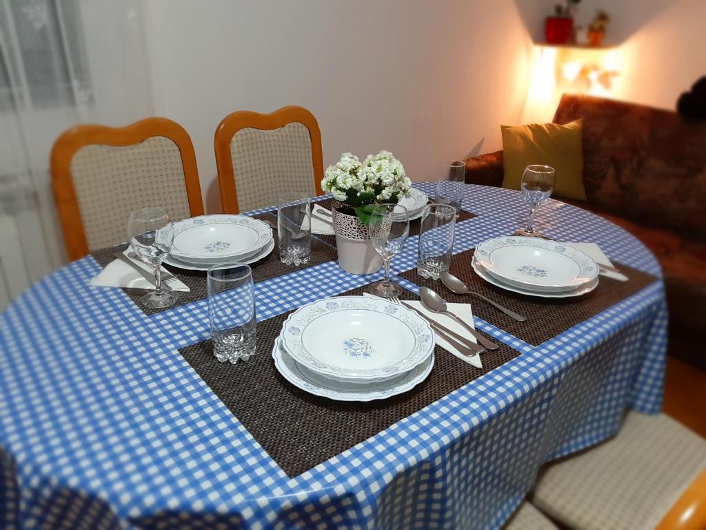 Posedenie v ubytovaní House Osana