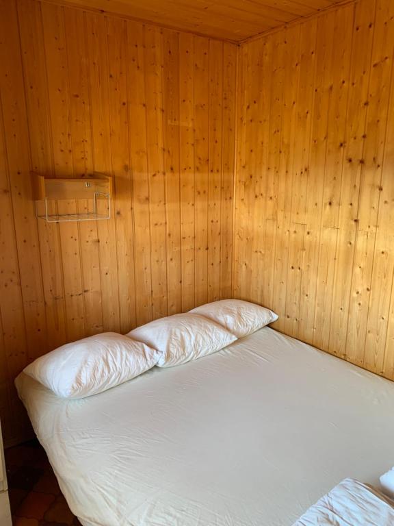 Postel nebo postele na pokoji v ubytování Utsiktens turistgård