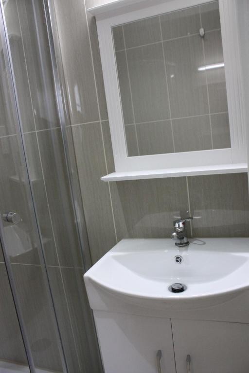 Daisy Hotel - Triple Room