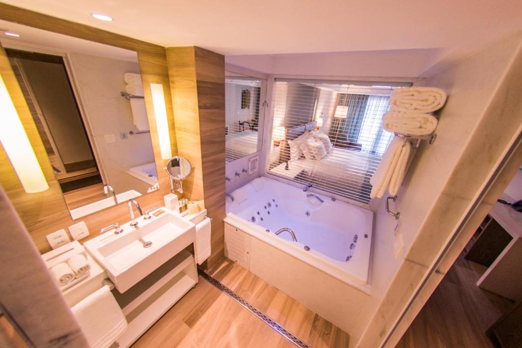  Vogal Luxury Beach Hotel & SPA
