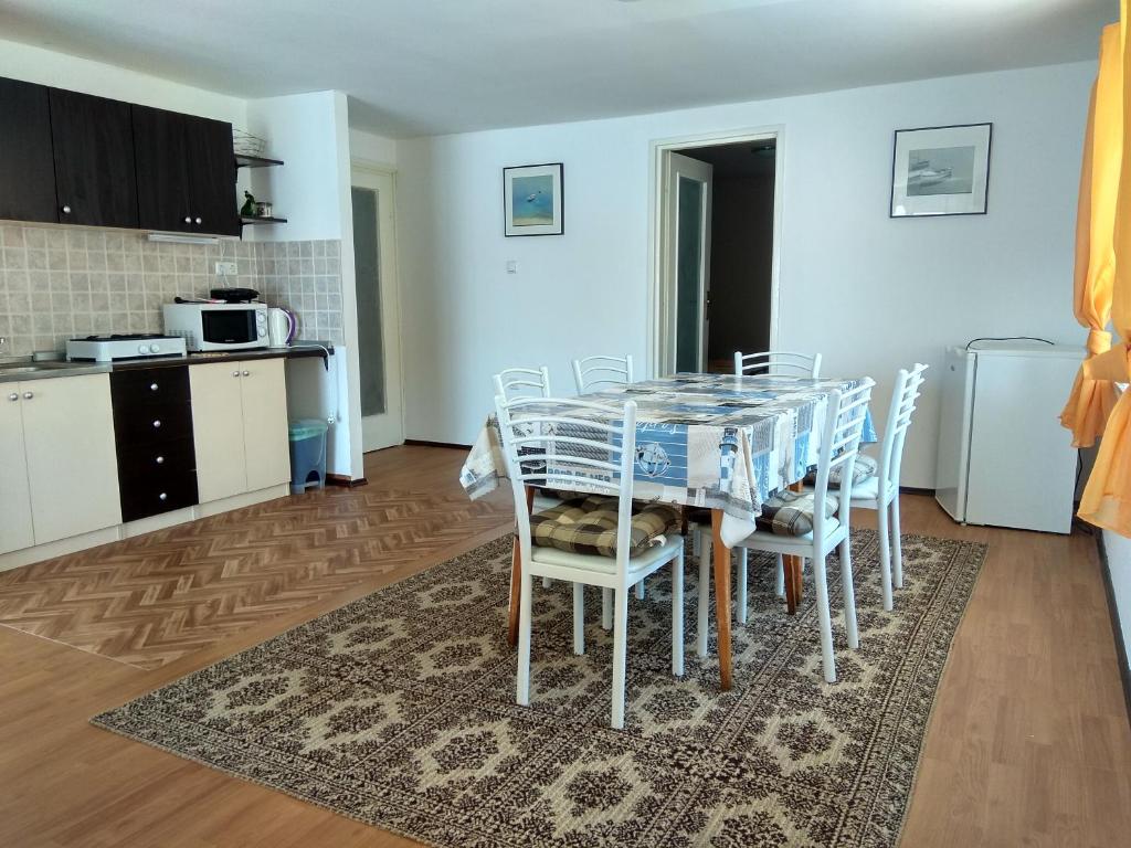 Kuchyňa alebo kuchynka v ubytovaní Apartments Grkinić