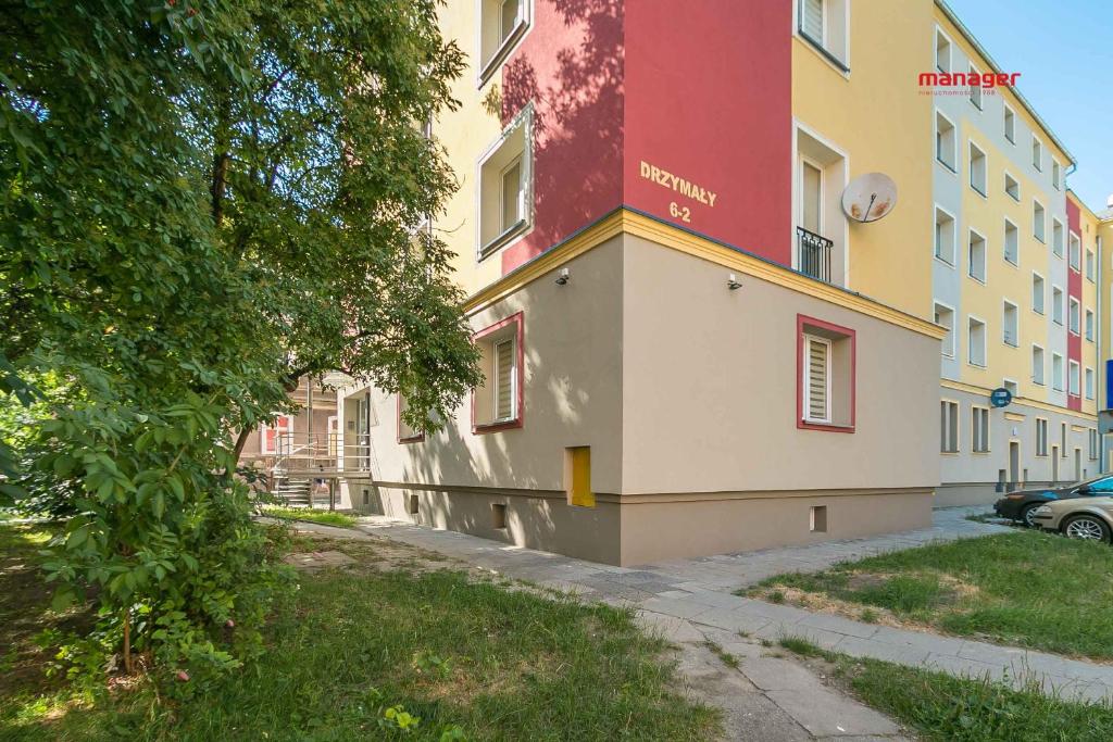 budynek na poboczu ulicy w obiekcie Miętowy w mieście Racibórz