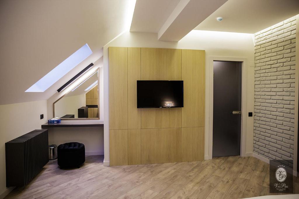TV a/nebo společenská místnost v ubytování VisPas Hotel