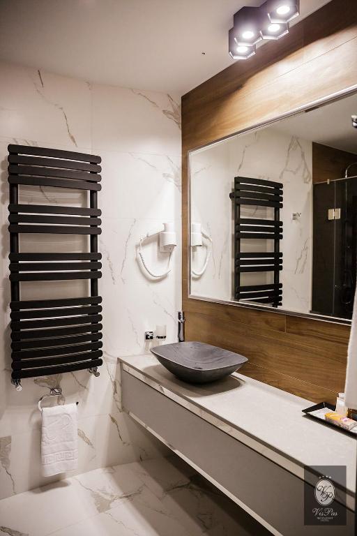 Koupelna v ubytování VisPas Hotel
