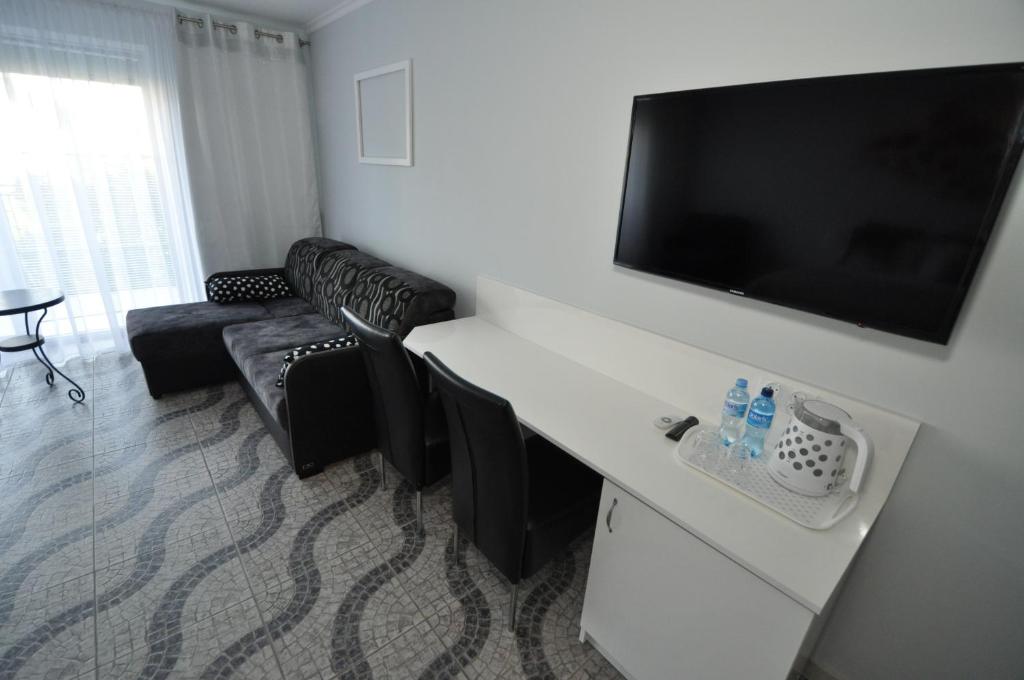 TV a/nebo společenská místnost v ubytování Dom Gościnny Pod Żaglami