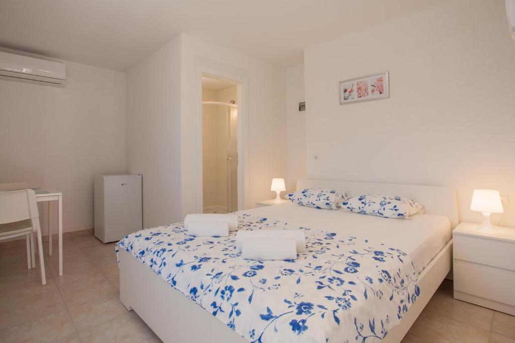 Postel nebo postele na pokoji v ubytování Apartments Dandić