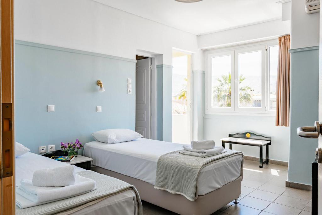Postel nebo postele na pokoji v ubytování Phaedra Hotel