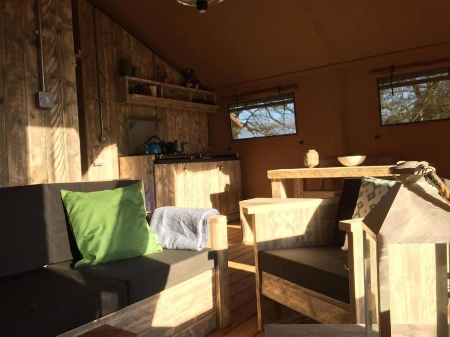 Posezení v ubytování Lapwing Safari Tent