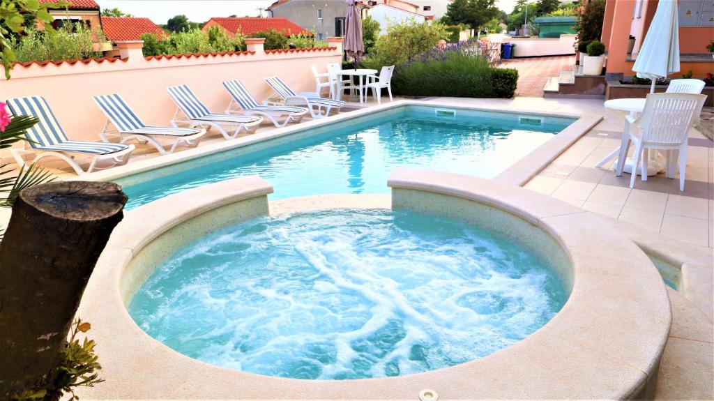 El Vista Apartments tesisinde veya buraya yakın yüzme havuzu