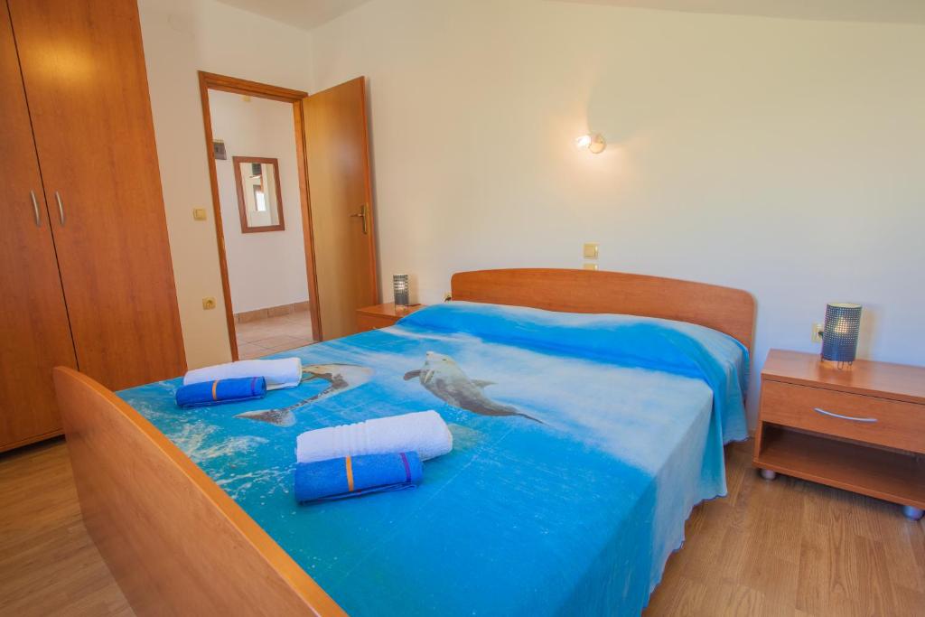 Postel nebo postele na pokoji v ubytování Apartmani Komešić