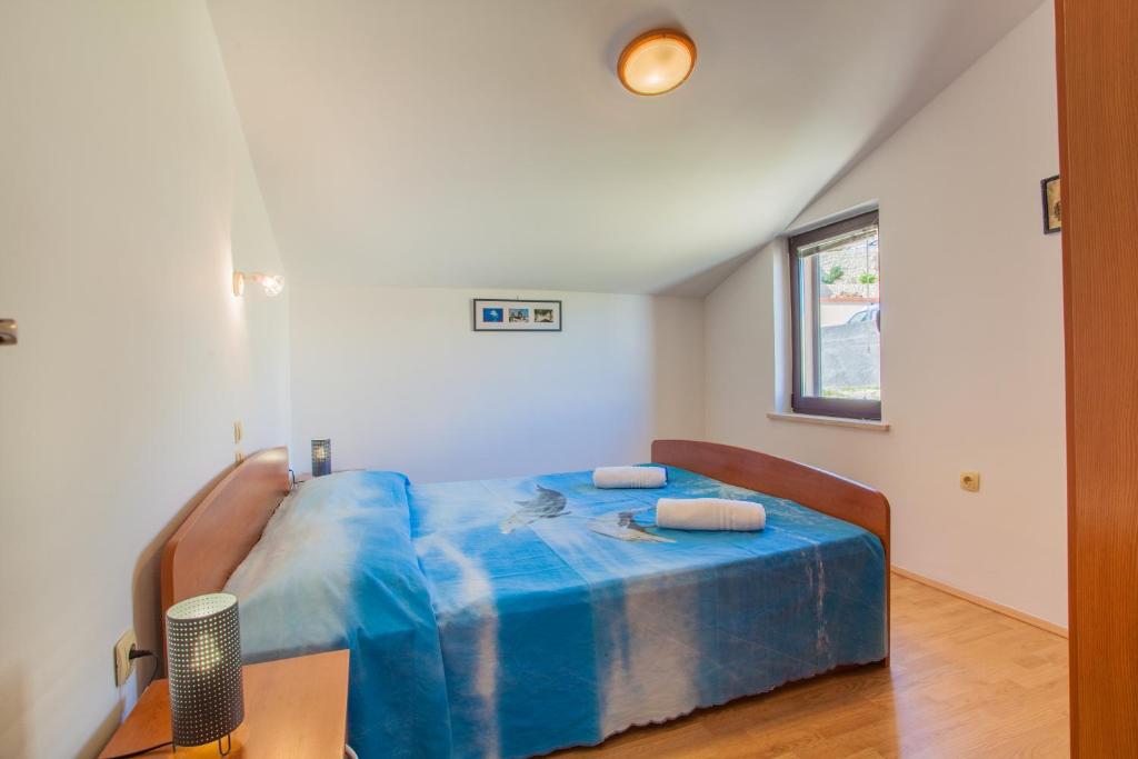 Postel nebo postele na pokoji v ubytování Apartmani Komešić