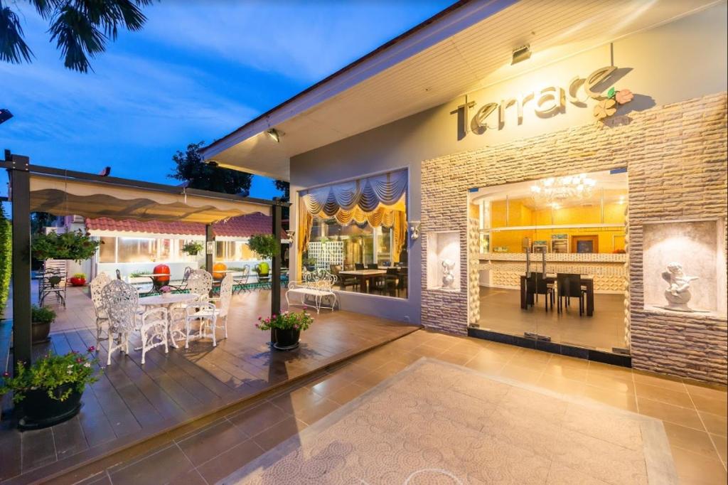 Restaurace v ubytování Napheera Royal Tel