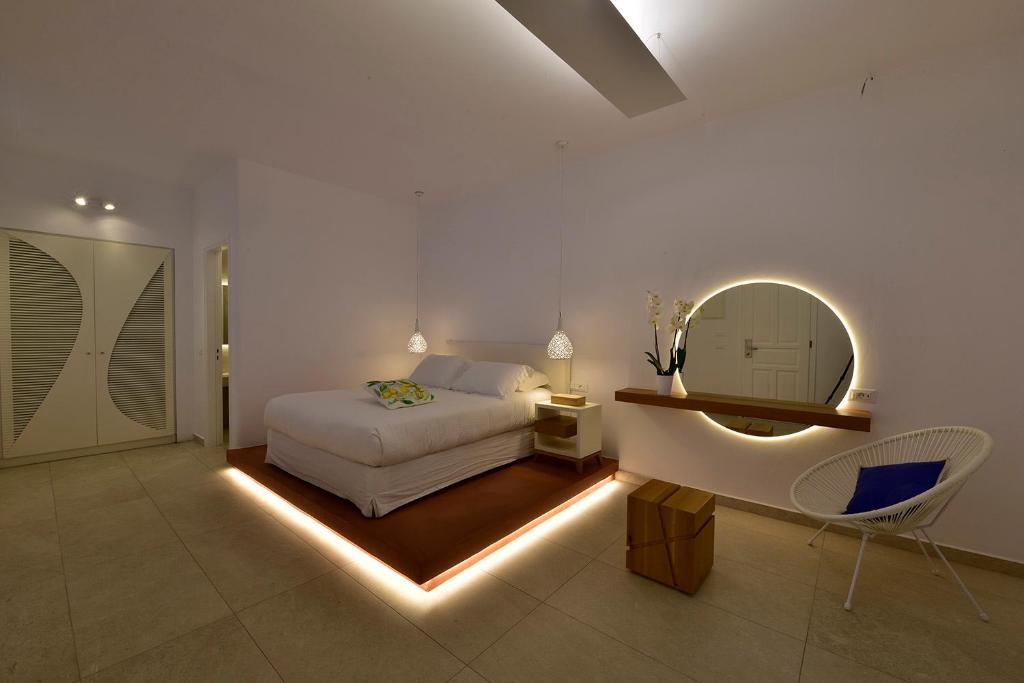 Postel nebo postele na pokoji v ubytování Margie Mykonos Hotel