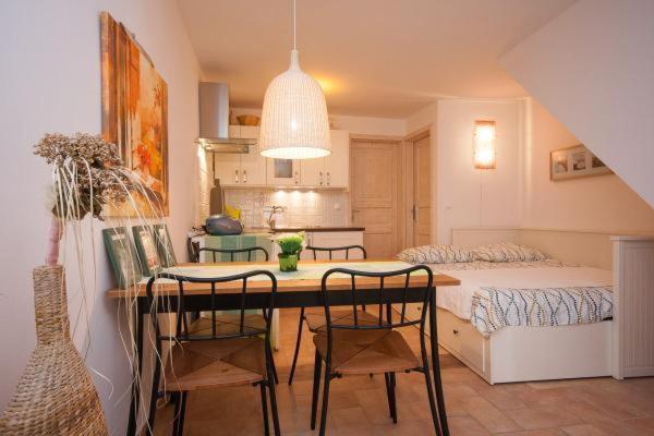 Kuchyňa alebo kuchynka v ubytovaní Apartments Mediteranea