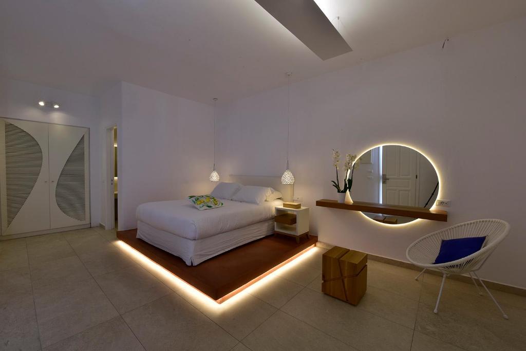 Postel nebo postele na pokoji v ubytování Margie Mykonos Hotel