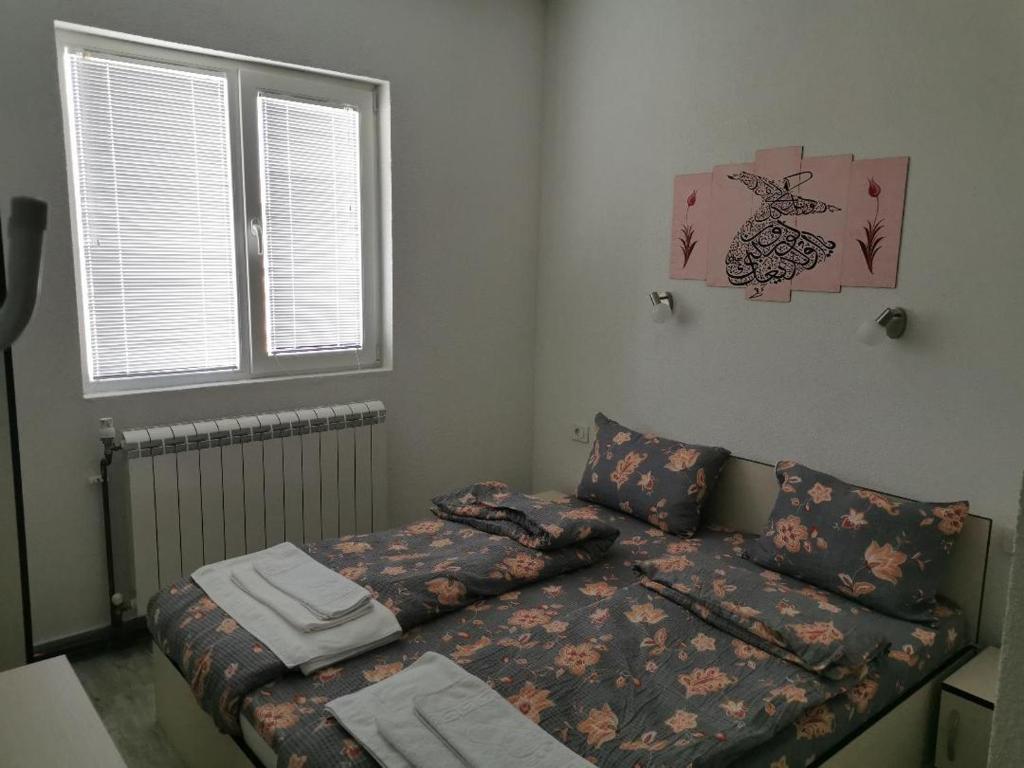 a living room with a couch and a bed at Diva Kompani Rooms in Berovo