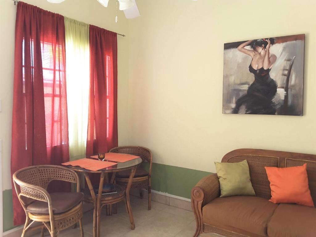 a living room with a table and a couch and a table at SXM Spotters Paradise in Lowlands