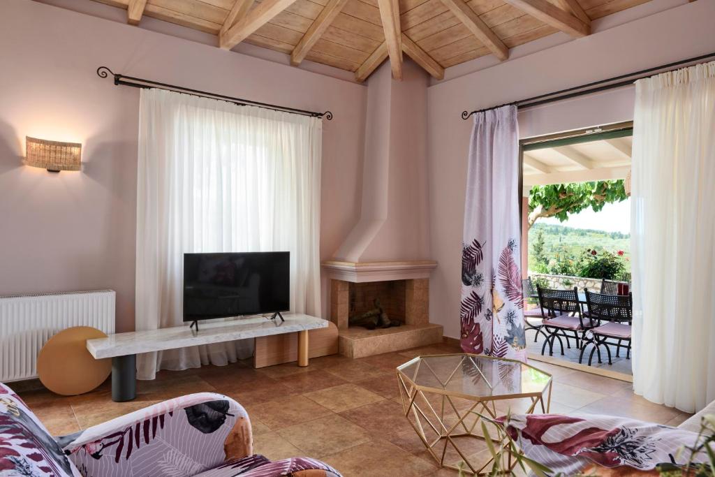 TV a/nebo společenská místnost v ubytování Artblue Villas