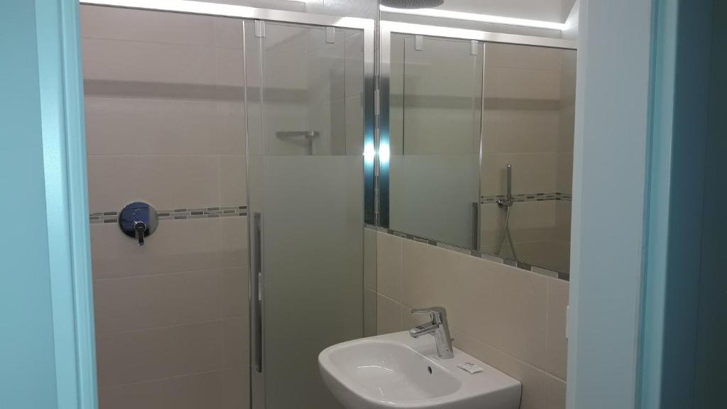 Koupelna v ubytování Hotel Lux