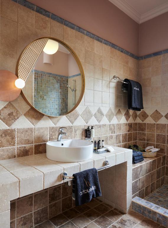 Koupelna v ubytování Artblue Villas