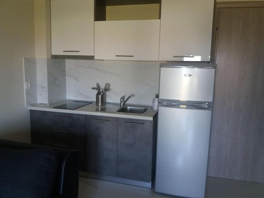 Sinodinos Deluxe Apartments - 4