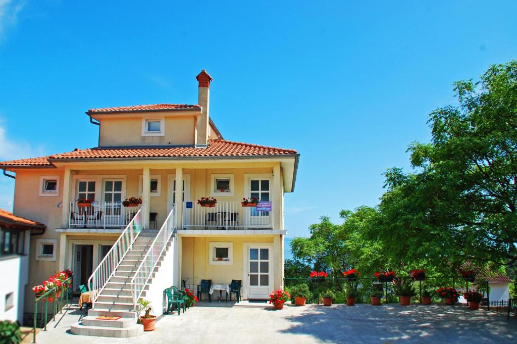 Budova, v ktorej sa apartmán nachádza