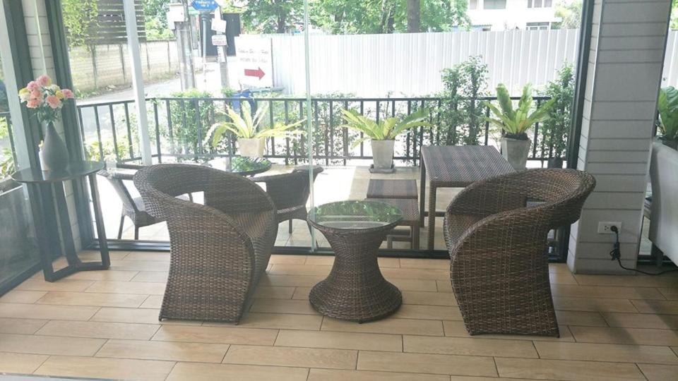 Balkón nebo terasa v ubytování Petchsiri Boutique Hotel เพชรสิริ บูทิค