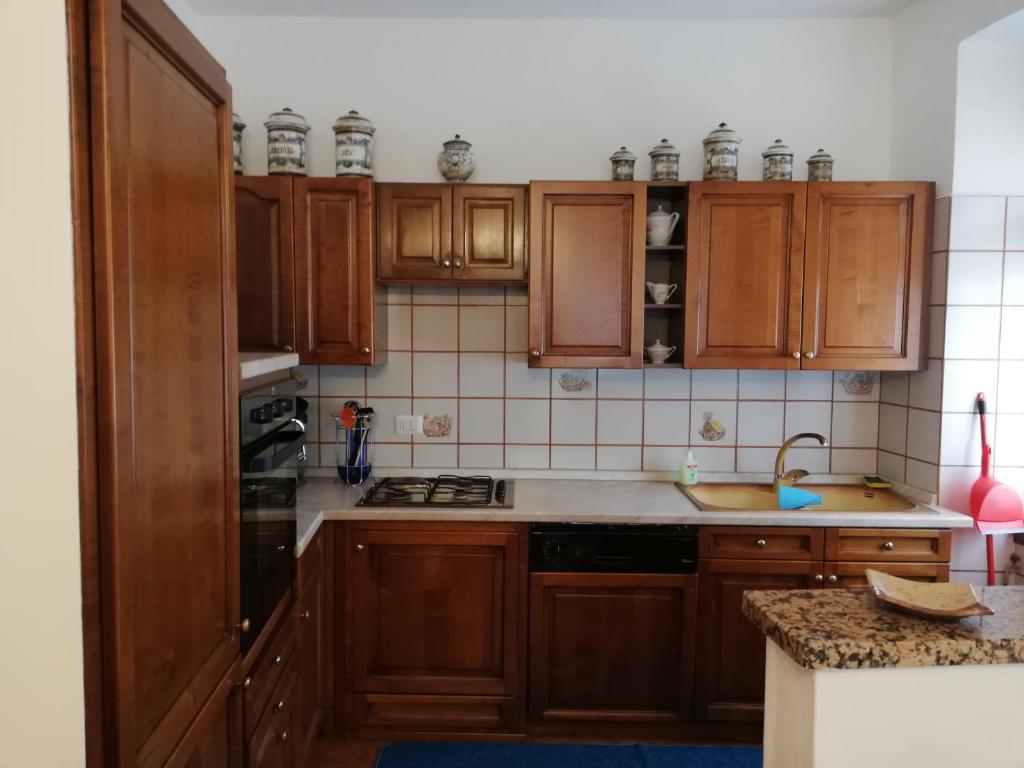 Kuchyň nebo kuchyňský kout v ubytování Appartamento Collini