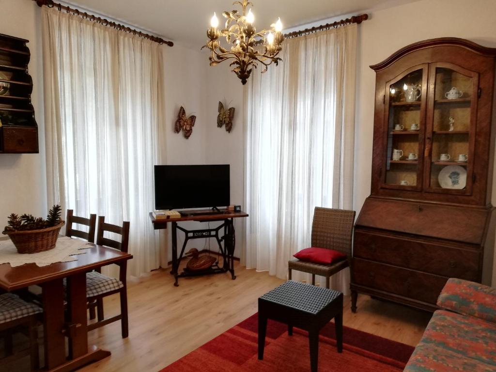 TV a/nebo společenská místnost v ubytování Appartamento Collini