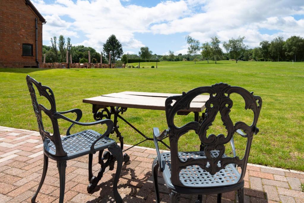 The Stratford Park Hotel & Golf Club - Luxe Koning Of Tweelingzaal Met Terras
