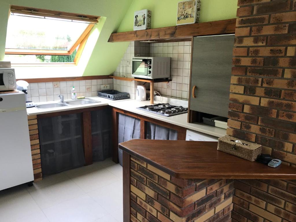 Kuchyň nebo kuchyňský kout v ubytování Gîte du ROCHER