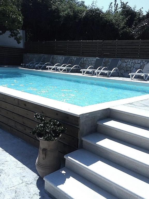 The swimming pool at or close to Dallas Valtos Studios