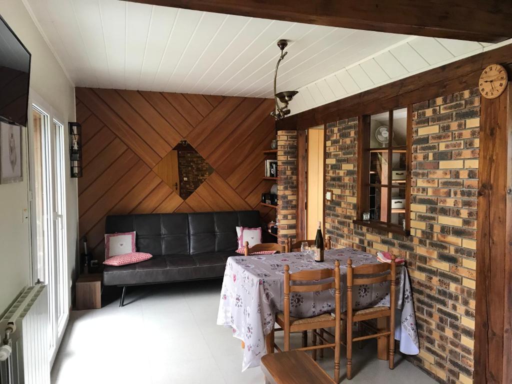 Posezení v ubytování Gîte du ROCHER