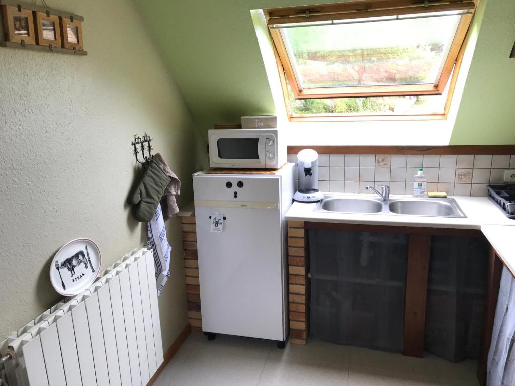Kuchyň nebo kuchyňský kout v ubytování Gîte du ROCHER