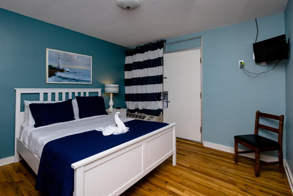 Postel nebo postele na pokoji v ubytování Charlroy Motel