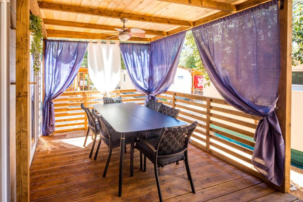 Fotografie z fotogalerie ubytování Mobile Home HappyNest v destinaci Biograd na Moru