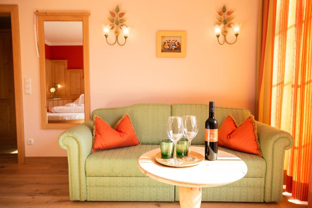 Posezení v ubytování Hotel Försterhof lebe pur, genieße den Tag