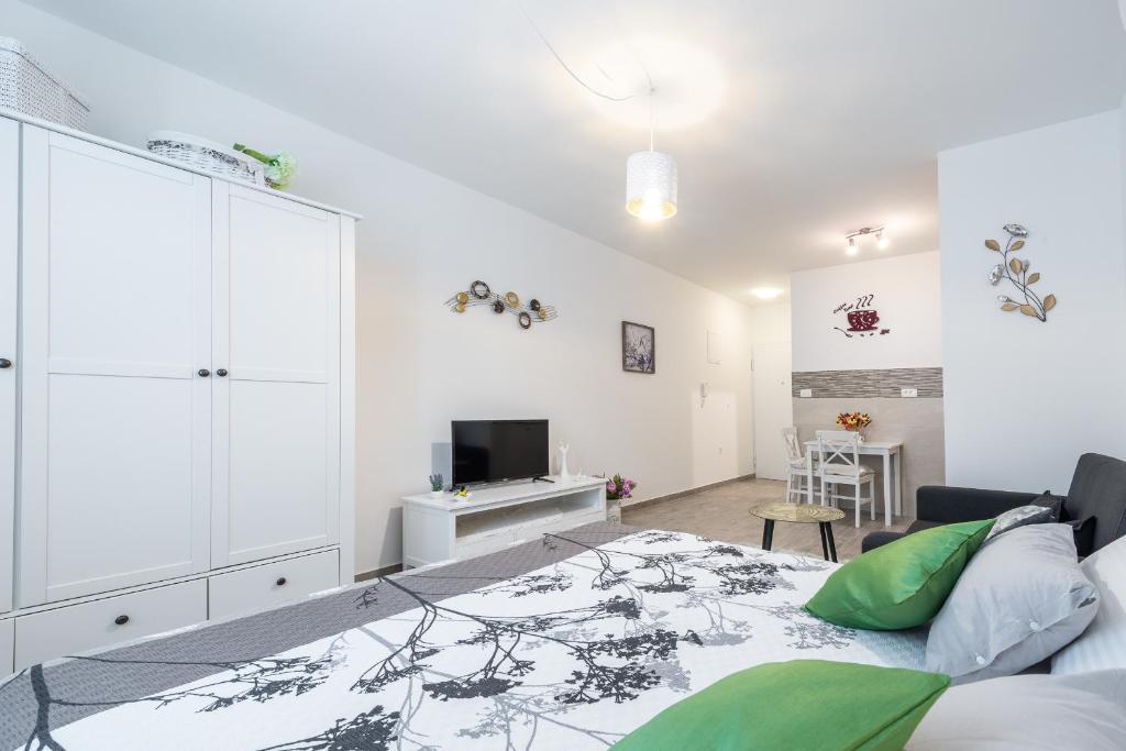 New Studio Apartment Teba