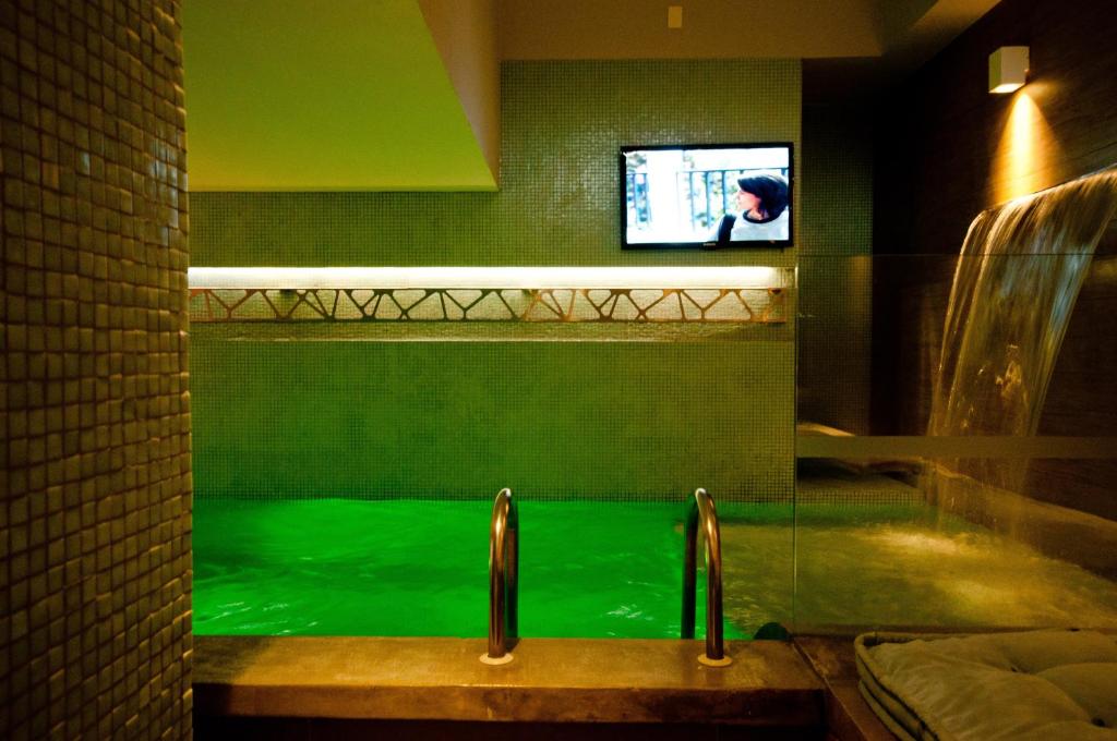  Lush Motel (Adult Only)