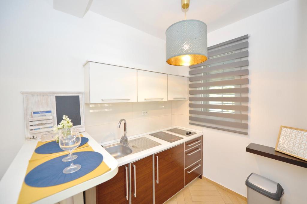 Kuhinja ili čajna kuhinja u objektu Apartments Kriva Ulica