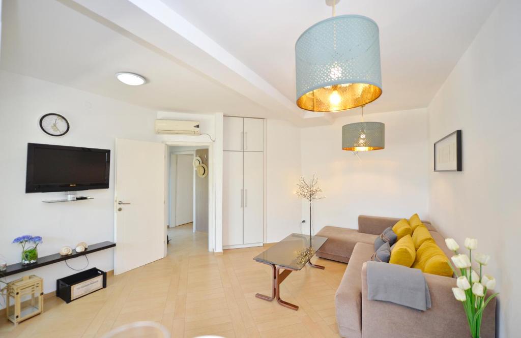 TV i/ili multimedijalni sistem u objektu Apartments Kriva Ulica