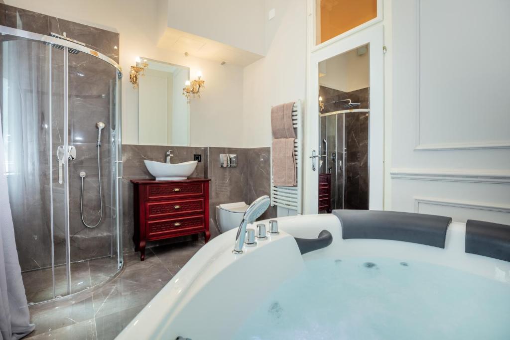 Koupelna v ubytování Ben Akiba Luxury Suites