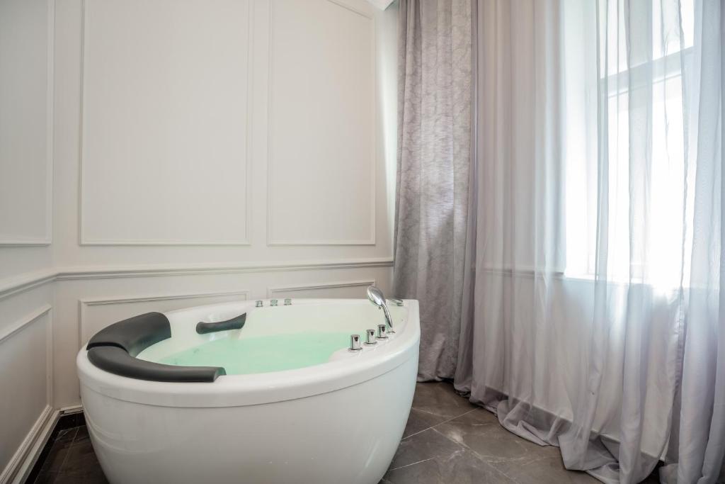 Koupelna v ubytování Ben Akiba Luxury Suites