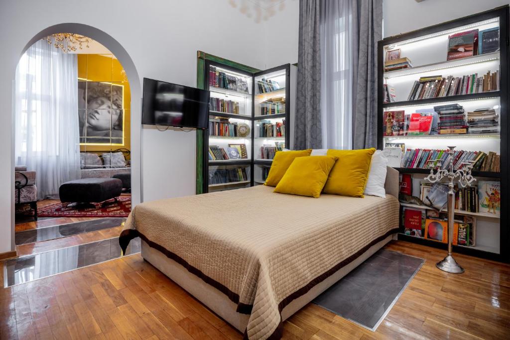 Postel nebo postele na pokoji v ubytování Ben Akiba Luxury Suites